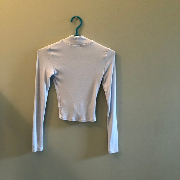 Knotted front long sleeve - Picture 2 of 2